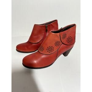 L'Artiste Spring Step NEW Red Leather Linguette 2.5" Heel Bootie Boot 39 8.5 US